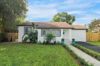 Marvelous family-friendly house close to Surfside Beach, Wynwood, with AC, WiFi