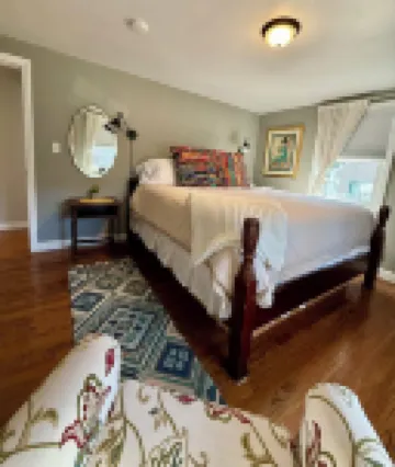 Cheerful 3bd Cape yards from beach/ river access