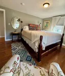 Cheerful 3bd Cape yards from beach/ river access Hotels near Crystal Mall