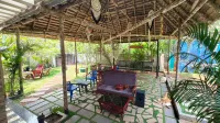 Sky's Surf Hostel - بار