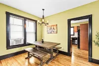 Charming 2-Bedroom Pet-Friendly Home Walkable to Downtown, Murals & Coffeehouse