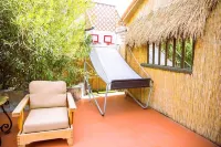 Near Strip, 14 Bedroom Sleeps 40, Huge Indoor/Outdoor Pools, Saunas,Jacuzzi /Spa