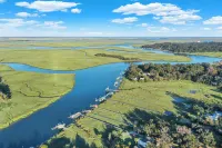 Stunning 4-bedroom water front home on Whitemarsh Island