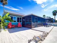 Tidewater: Bring your boat, backyard beach,kayaks. Hotels in Hernando Beach