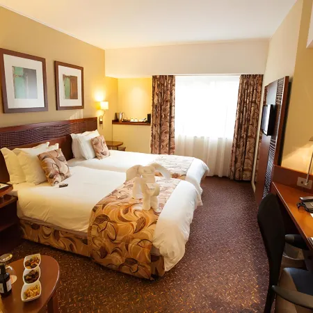 City Lodge Hotel Durban Отели рядом с достопримечательностью «Компания Плейхаус»