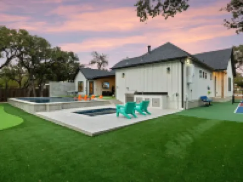 -NEW-Downtown DRIP Pool/Spa/Golf/Pickleball/30Guests Hotels in Dripping Springs