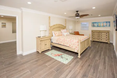 3 Minute Walk to Beach-Discounted Rates- Relaxing-Private-Fun-Pool-WiFi-Near All