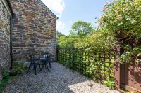 Beautiful, Romantic  Cottage in Rural Setting with Country Club Membership.