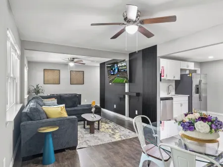 Charming & Centrally Located, mins. from DFW, 6 Flags & ATT Stadium