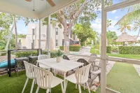 New! Casa Azul Oceanside - Golf Cart, 2 King Suites, Pool, Beach, Pickle, Kayaks