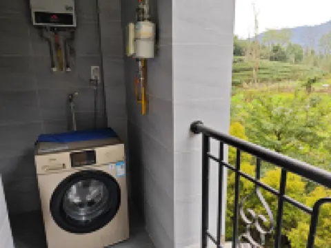 峨眉山與湖房東小張公寓（峨洪路分店）