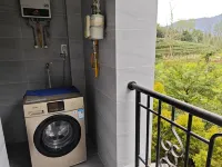 Emeishan Yuhu Landlord Xiao Zhang Apartment (Ehong Road)