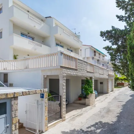 Apartments Nikolina