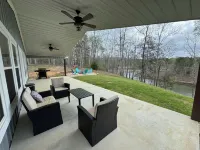 4 Bedroom 3 Bath Lakefront Home with Private Dock, Secluded, Lewis Smith Lake 温斯頓縣酒店