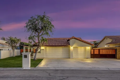 Bermuda Bliss: Pool, Spa, Misters, Ping Pong, BBQ!