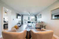 Waterfront Gorgeously Updated Apartment 2 Bed