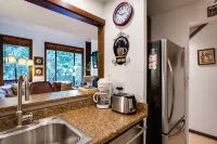 Snowater Condo #Story Condo with Wifi- Sleeps 4 - Beautifully Decorated!