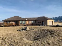 Snow Covered Mountains Paradise Valley Montana Steele HousePerfect Getaway Spot Hotels in Pray