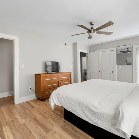 City Oasis with Hot Tub Group-Friendly