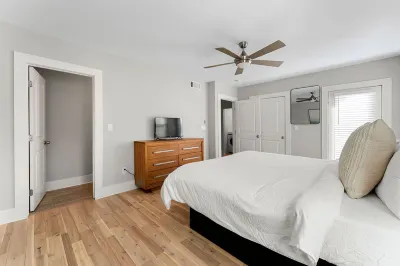 City Oasis with Hot Tub Group-Friendly Hotels near CreekStone Academy 2465 Memorial Dr SE Atlanta GA 30317