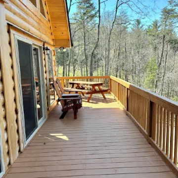 Spacious 5-king bedroom cabin with private bathrooms minutes from Asheville.
