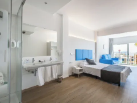 Hotel Amic Horizonte Hotels near Cala Major