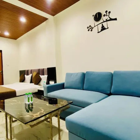Stay 10 Parallel Apartment Hotel