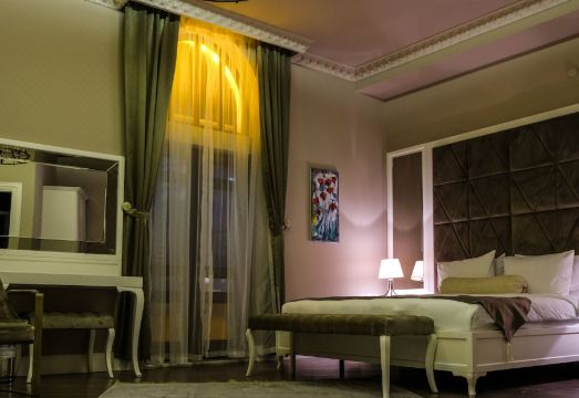 1. 반드르마 팔라스..