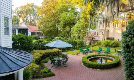 Rhett House Отели рядом с достопримечательностью «Spanish Moss Trail Train Depot»