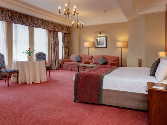 Crown & Mitre Hotel