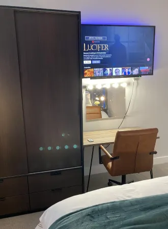 The Law House by the Opulence - Free City Centre Parking