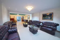 Noola Inn Hotel Bogor - Parkplatz