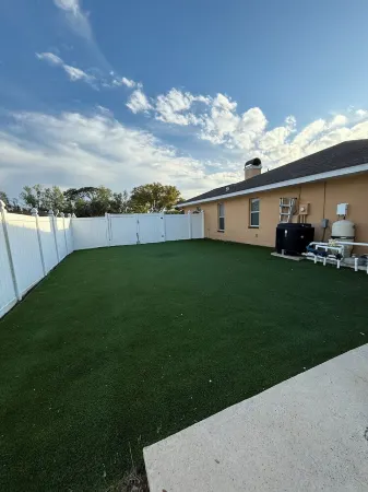 The Perfect Gateway Home with a large pool area, Gazebo, all fenced in. Отели рядом с достопримечательностью «Парк штата Уики Уэши Спрингс»