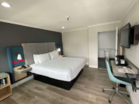 The Midtowner Hotel, SureStay Collection by Best Western Hotels near McKinley Park