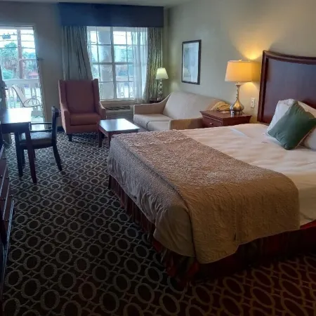 Sunday House Inn and Suites