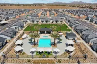 Breezy Modern House in Casa Grande with Pool,BBQ Hotels in Casa Grande