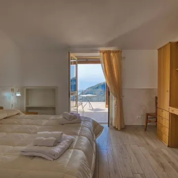 Le Marelle Hotels near Fiordo di Furore
