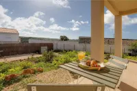 Eco Stay on the Hill by Sea N' Rent