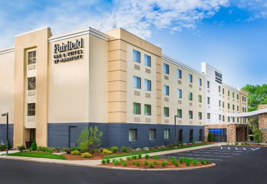 페어필드 인 & 스위트 플리마우스 미들보로