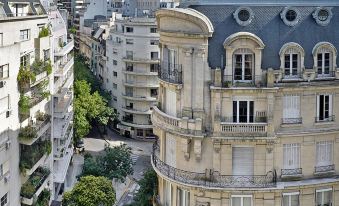 Carles Hotel