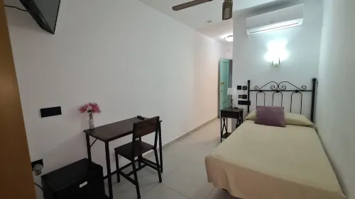 هوتل سان سيباستيان ألمونيكار