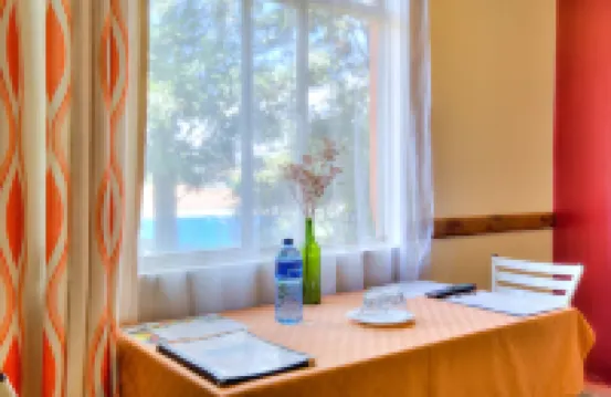 紅水牛屋酒店 鄰近長頸鹿中心的酒店