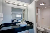 موتل 6 كولومبس،س، ا واو  أوسو نورث