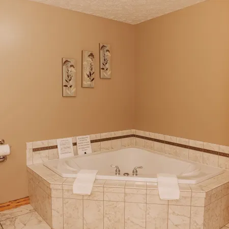 Sojourner's Lodge & Log Cabin Suites