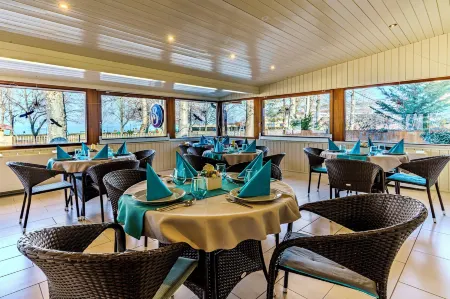 Balaton Colors Beach Hotel Отели в г. Шиофок