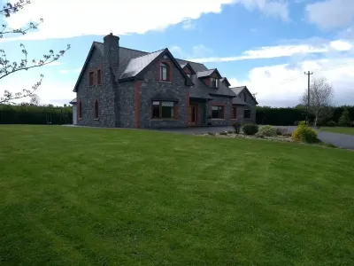 Carraig House Cozy Countryside Apartment فنادق في 