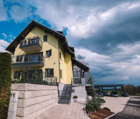 Bled Paradise Apartments Отели рядом со станцией Bled Jezero
