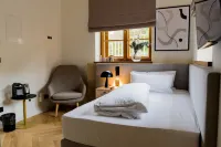 Bob W Munich Airport - Peterhof