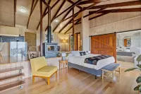 Treetops Seaview Montville Hotels in Mapleton