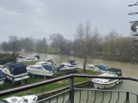 Waterfront House 3 Br Parking St Neots Town Centre